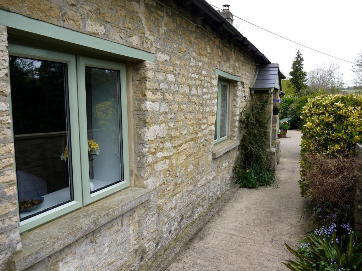Cosy Stone Cottage, The Bungalow Perrotts Brook Сайърънсестър Екстериор снимка
