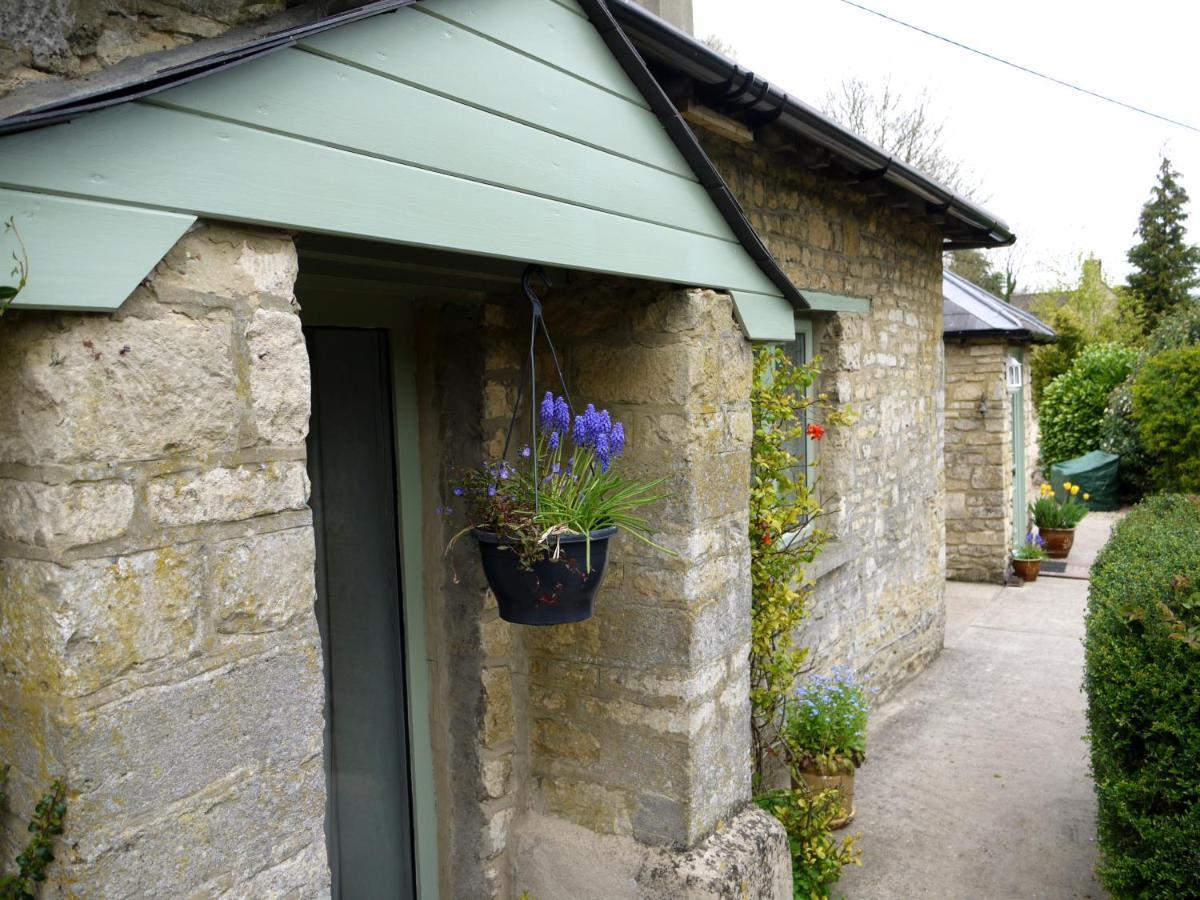 Cosy Stone Cottage, The Bungalow Perrotts Brook Сайърънсестър Екстериор снимка