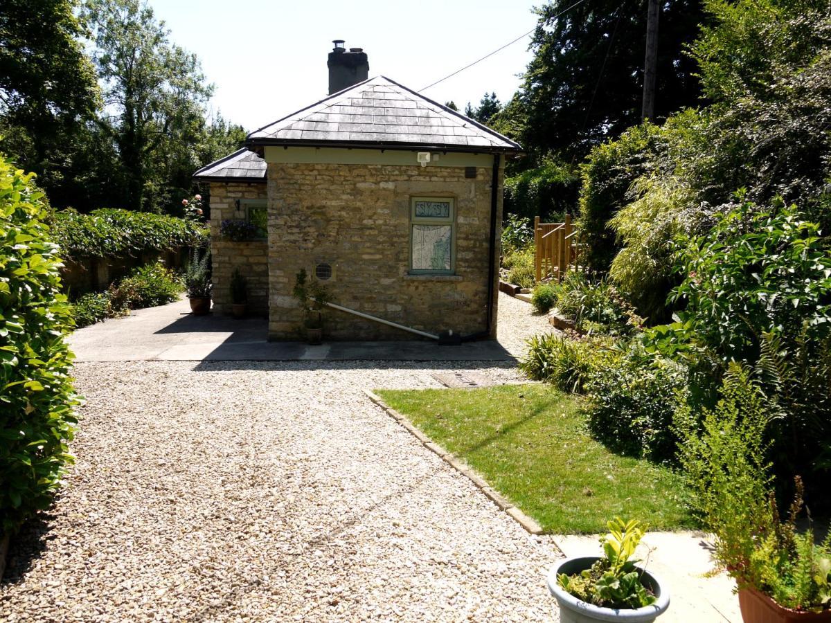 Cosy Stone Cottage, The Bungalow Perrotts Brook Сайърънсестър Екстериор снимка