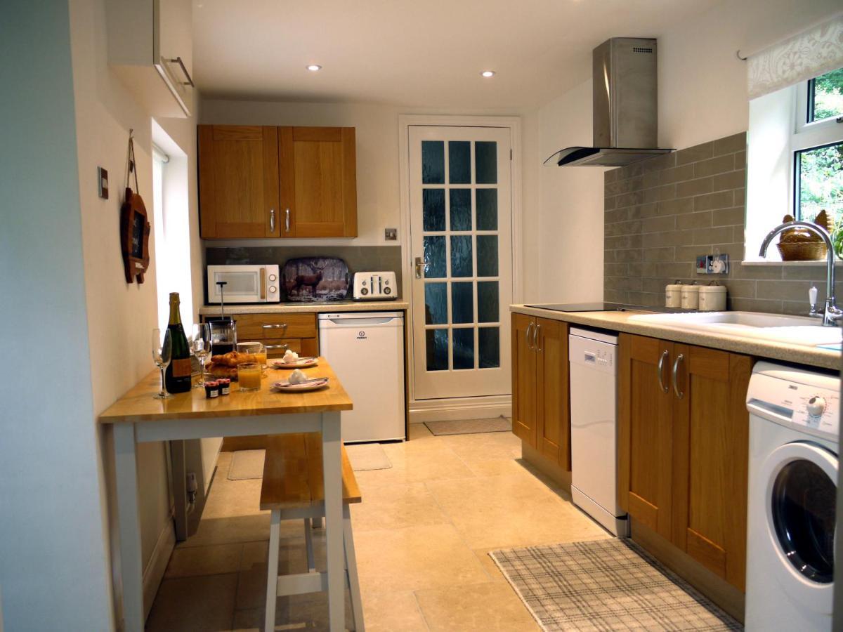 Cosy Stone Cottage, The Bungalow Perrotts Brook Сайърънсестър Екстериор снимка